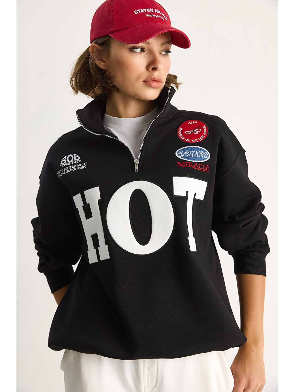 Siyah Kadın Fermuarlı Dik Yaka İşlemeli Üç İplik Şardonlu Oversize Sweatshirt-4