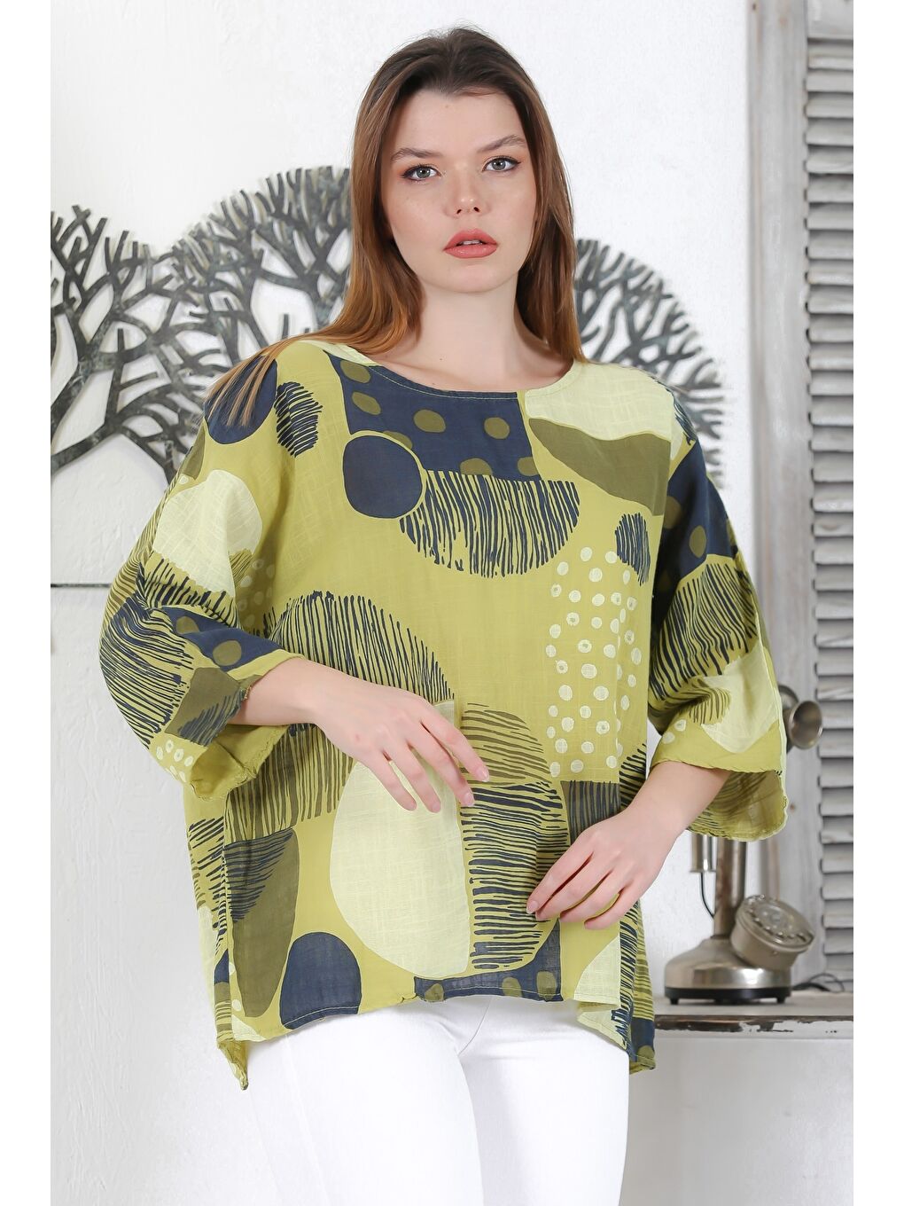 Sarı İtalyan Hardal Rengi Havuz Yaka 3/4 Kol Geometrik Desenli Casual Dokuma Bluz 65 63