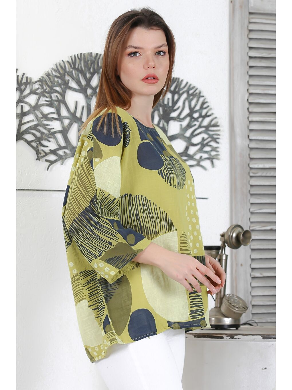 Sarı İtalyan Hardal Rengi Havuz Yaka 3/4 Kol Geometrik Desenli Casual Dokuma Bluz 65 63-3