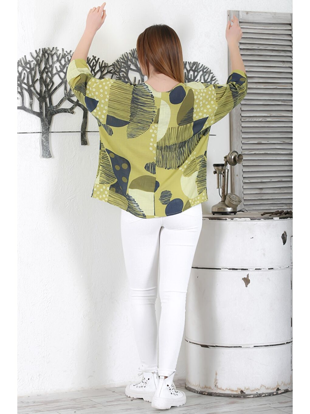 Sarı İtalyan Hardal Rengi Havuz Yaka 3/4 Kol Geometrik Desenli Casual Dokuma Bluz 65 63-7