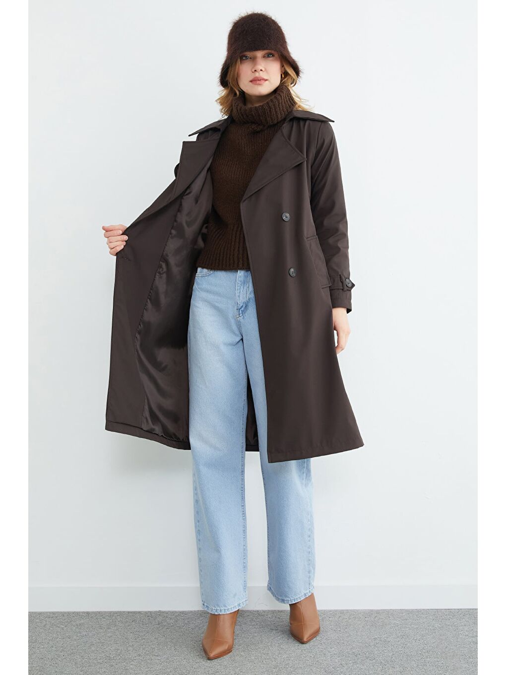 Kahverengi Kuşaklı Kruvaze Yaka Uzun Trençkot-1