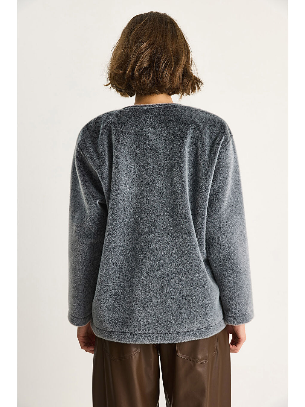 Gri Kadın Deri Toka Detaylı Astarlı Yün Dokulu Kısa Kaban-5