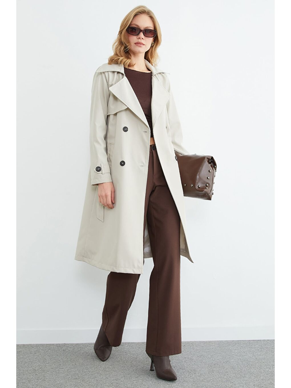 Bej Kuşaklı Kruvaze Yaka Uzun Trençkot