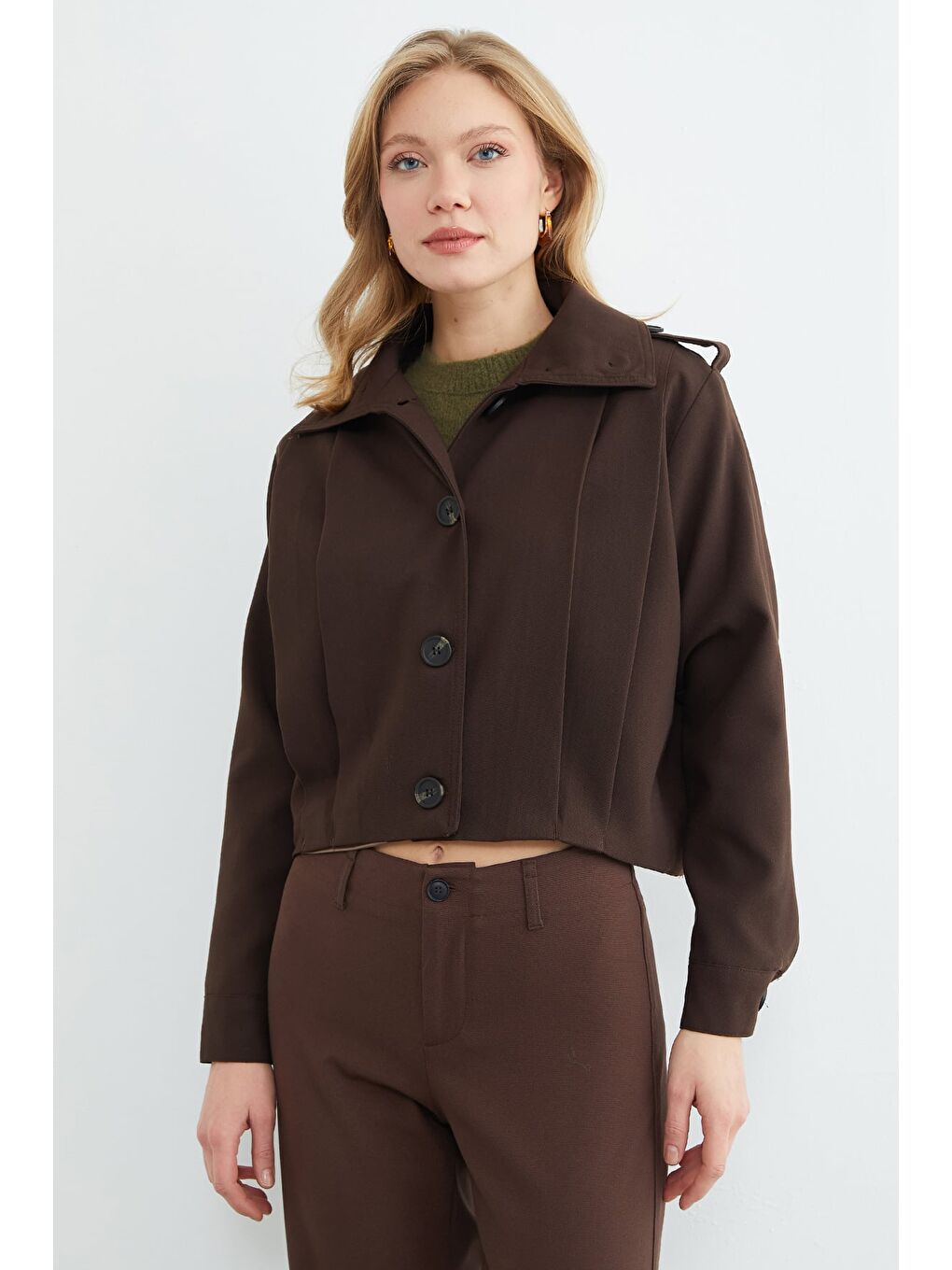 Kahverengi Düğmeli Gömlek Yaka Pileli Trençkot-1