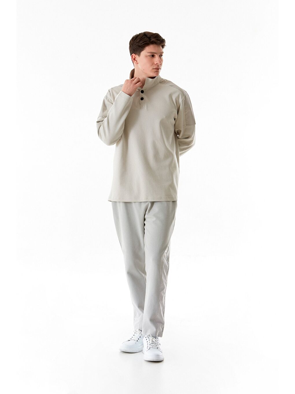 Bej Basic Gömlek Yaka Düğmeli %100 Pamuk Sweatshirt-1