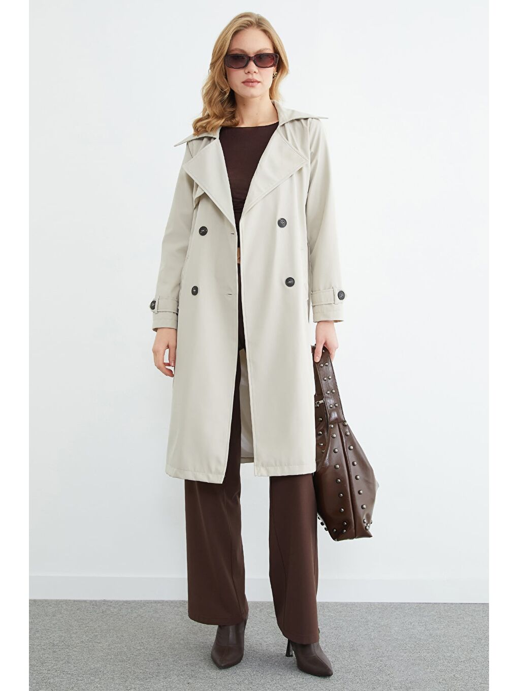 Bej Kuşaklı Kruvaze Yaka Uzun Trençkot-1