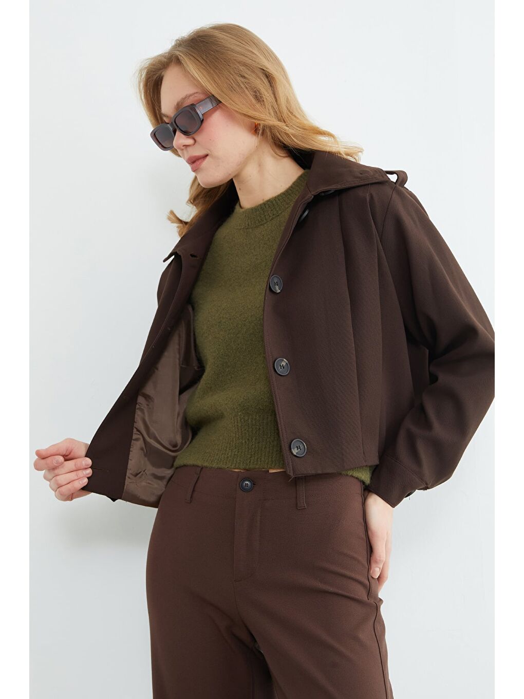 Kahverengi Düğmeli Gömlek Yaka Pileli Trençkot-4