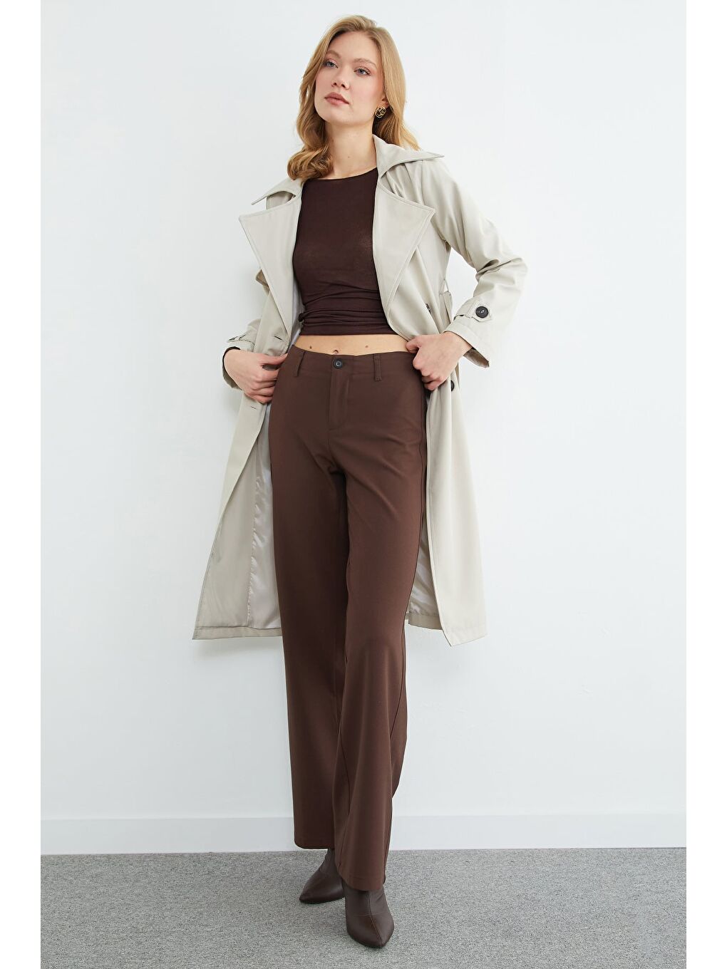 Bej Kuşaklı Kruvaze Yaka Uzun Trençkot-3