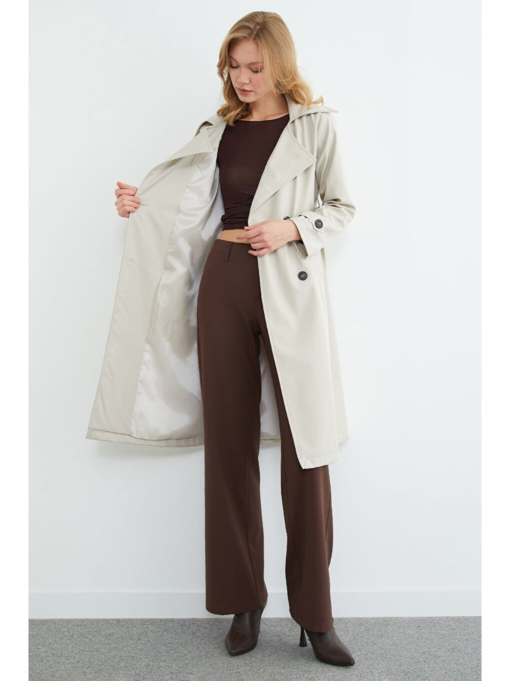 Bej Kuşaklı Kruvaze Yaka Uzun Trençkot-4