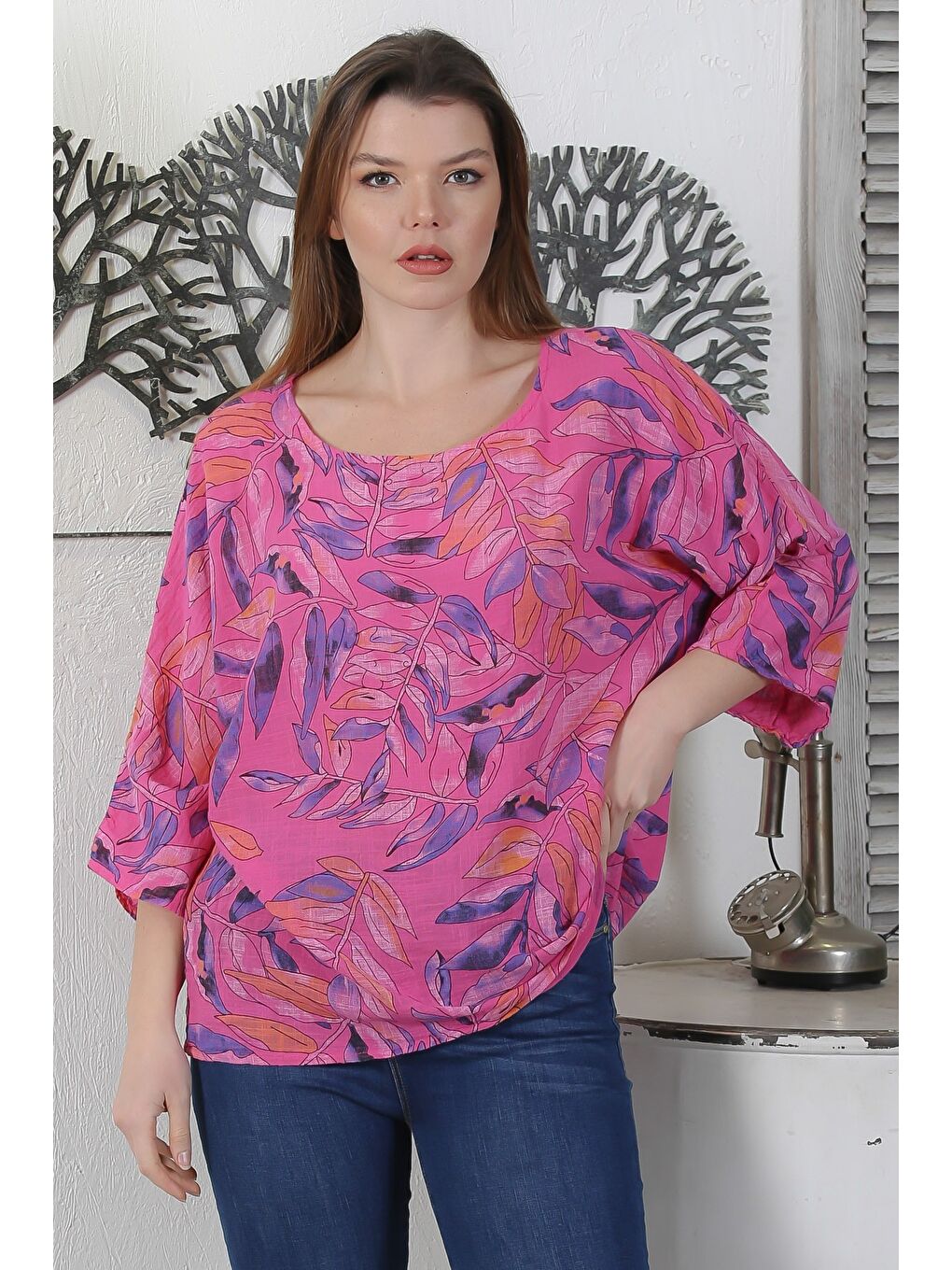 İtalyan Fuşya Havuz Yaka 3/4 Kol Yaprak Desenli Casual Dokuma Bluz 65 63