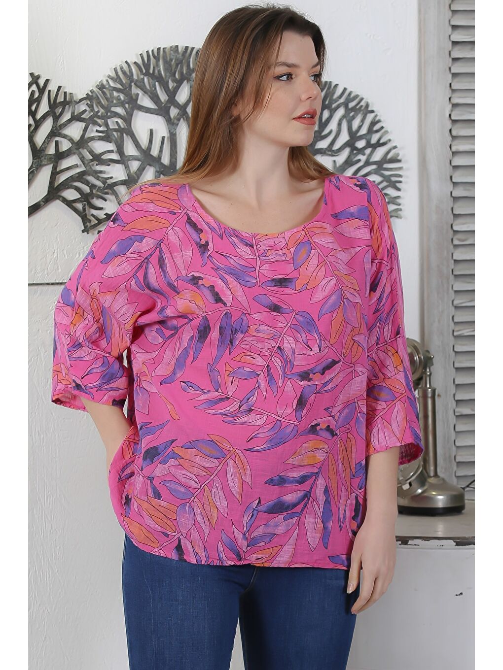 İtalyan Fuşya Havuz Yaka 3/4 Kol Yaprak Desenli Casual Dokuma Bluz 65 63-1