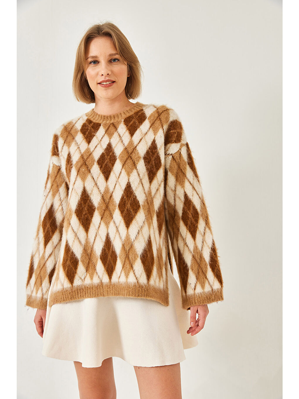 Bej Kadın Şardonlu Baklavalı Yırtmaçlı Triko Kazak-1