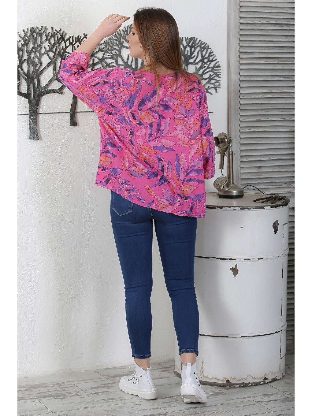 İtalyan Fuşya Havuz Yaka 3/4 Kol Yaprak Desenli Casual Dokuma Bluz 65 63-5