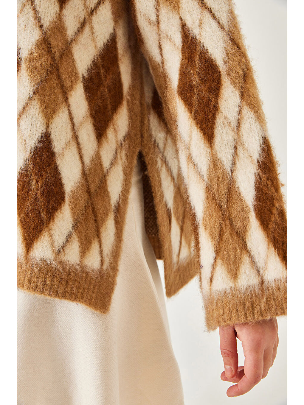 Bej Kadın Şardonlu Baklavalı Yırtmaçlı Triko Kazak-5