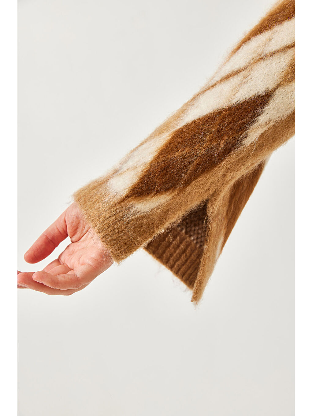 Bej Kadın Şardonlu Baklavalı Yırtmaçlı Triko Kazak-6