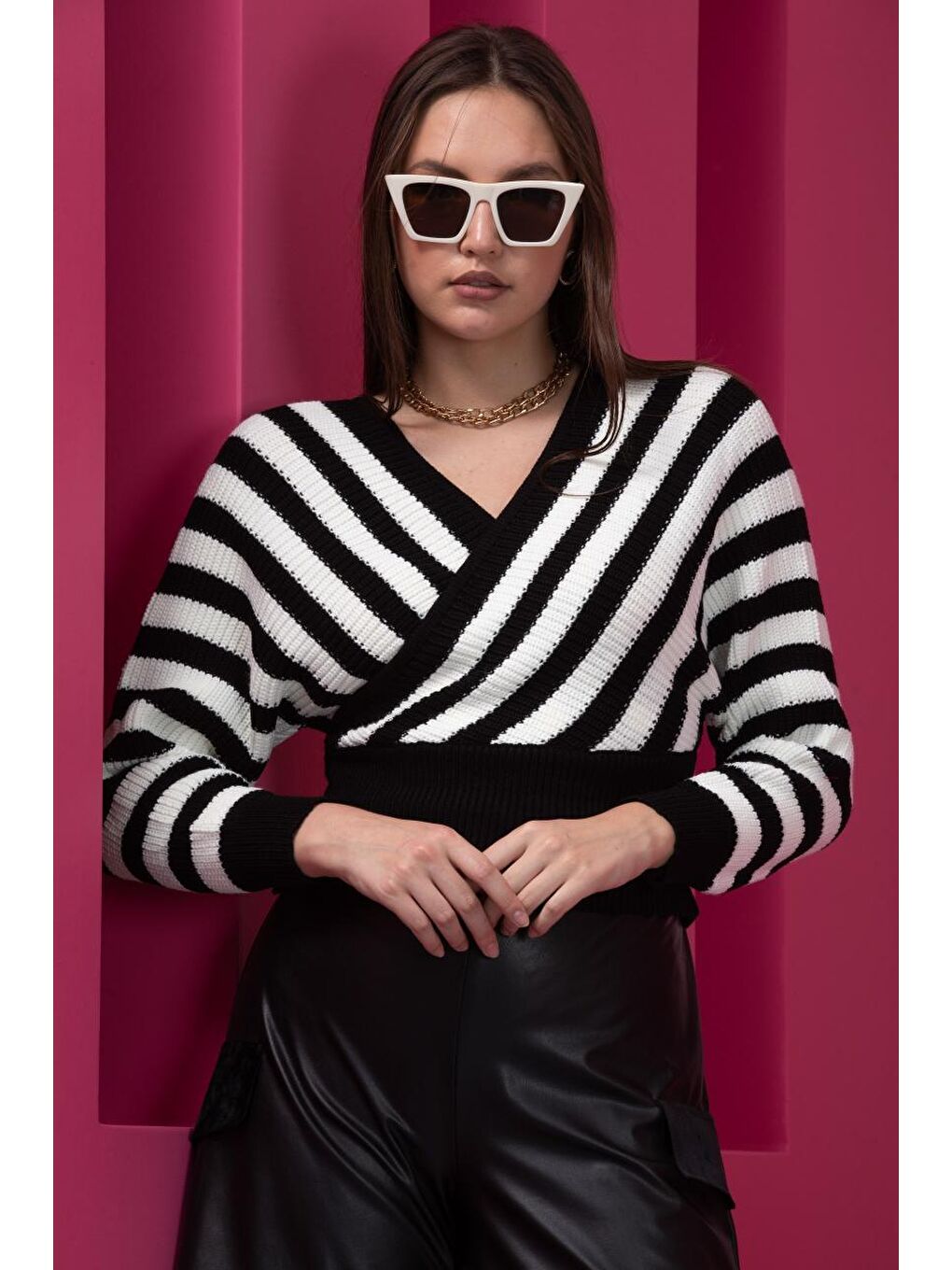 Siyah Kadın Çizgili Kruvaze Yaka Triko Bluz 11005
