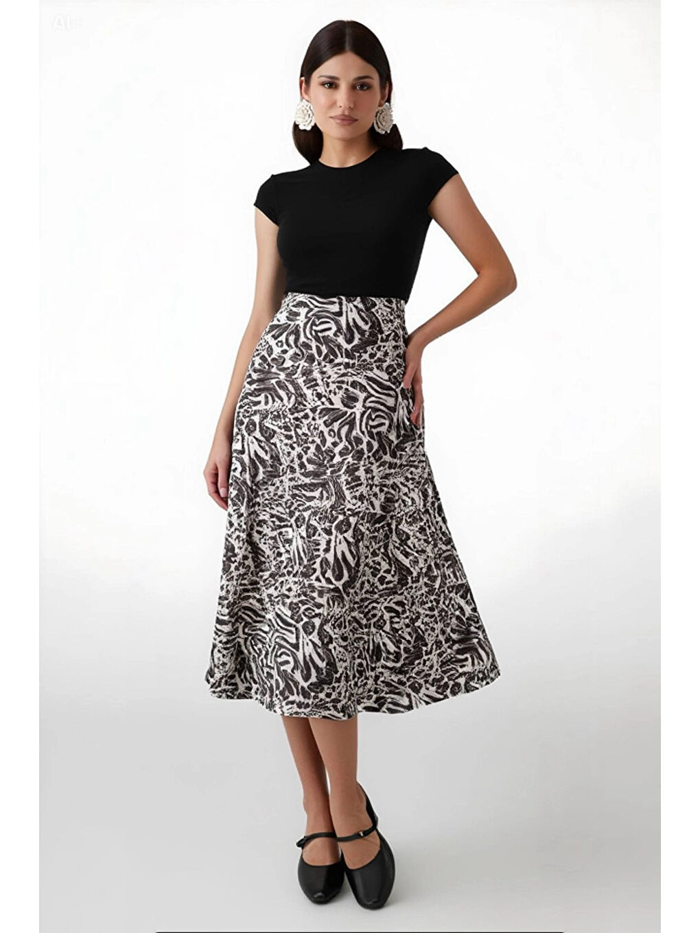 Kadın Açık Bej Zebra Desenli Saten Yüzeyli Beli Lastikli Midi Boy Etek Hzl23S-BD1101471-1