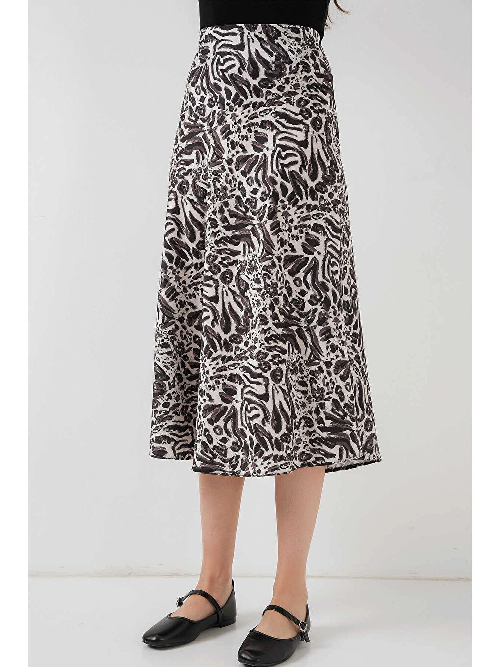 Kadın Açık Bej Zebra Desenli Saten Yüzeyli Beli Lastikli Midi Boy Etek Hzl23S-BD1101471-4