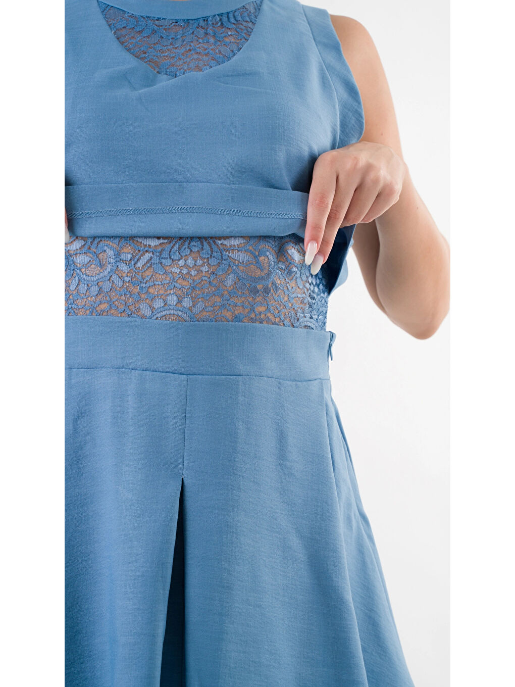 Kadın İndigo Mavi Dantel Desenli Bisiklet Yaka Kolsuz Astarlı Elbise HZL24S-YY10021-4
