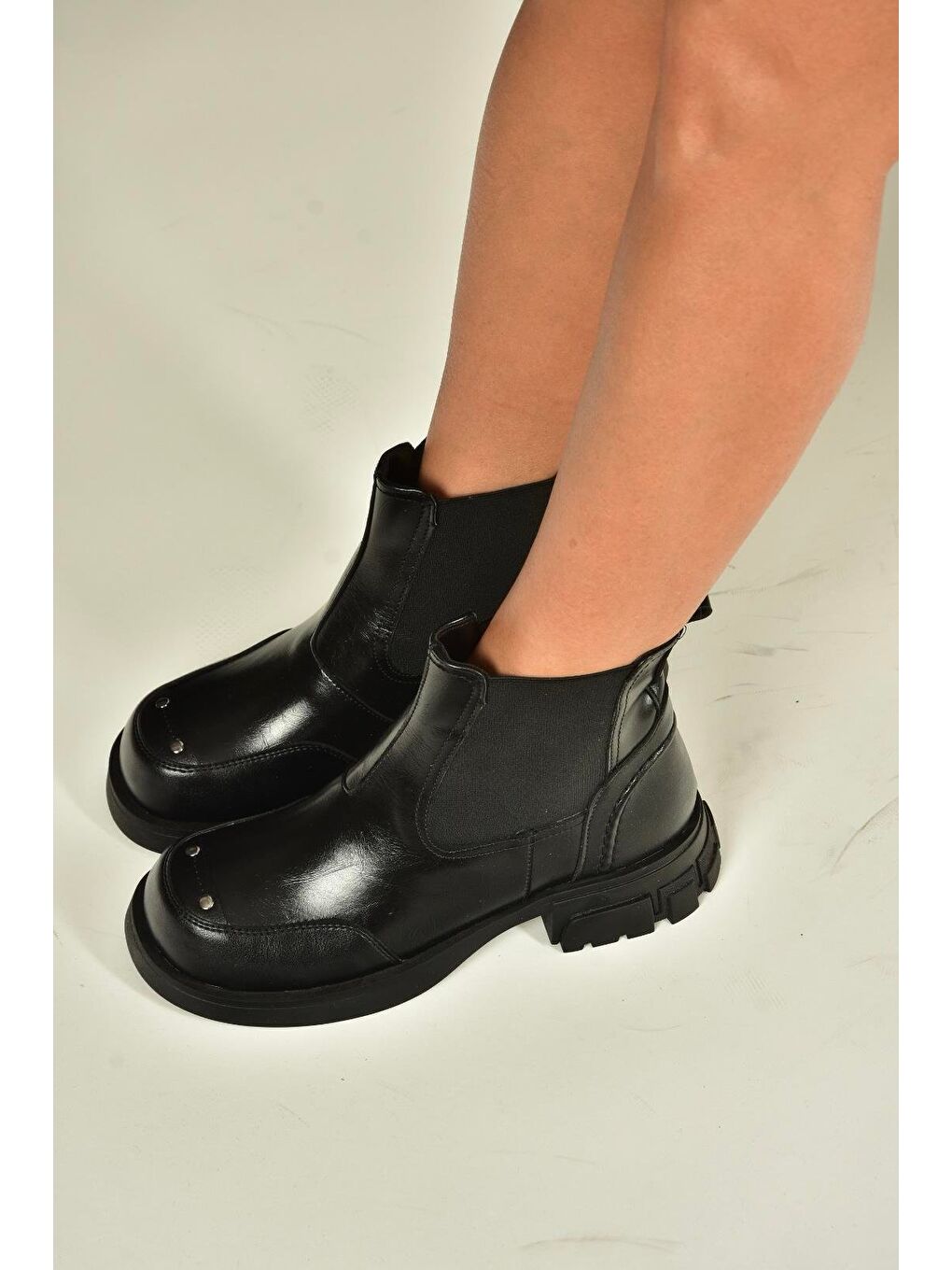 Siyah Kadın Bot V312402609-2