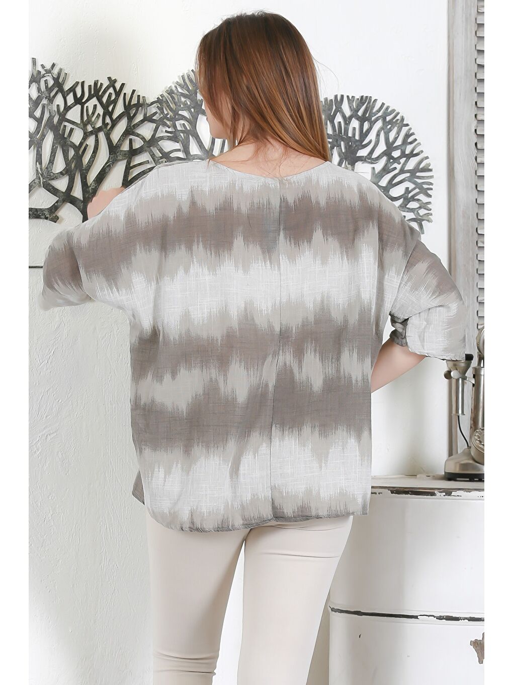 Bej İtalyan Vizon Havuz Yaka 3/4 Kol Batik Casual Dokuma Bluz 65 63-2