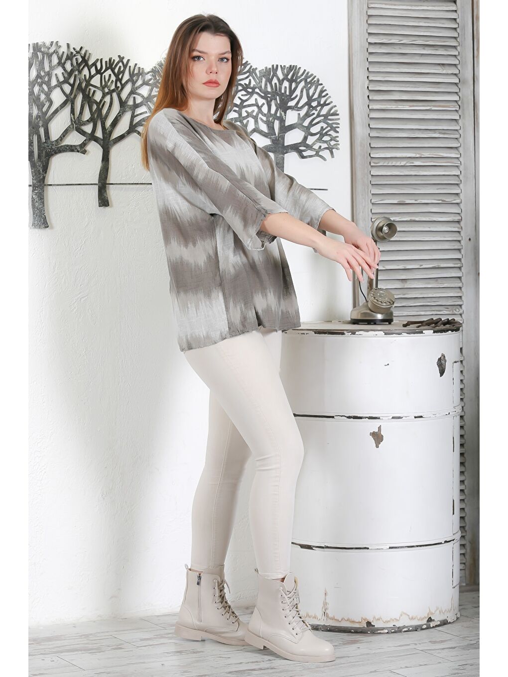 Bej İtalyan Vizon Havuz Yaka 3/4 Kol Batik Casual Dokuma Bluz 65 63-3