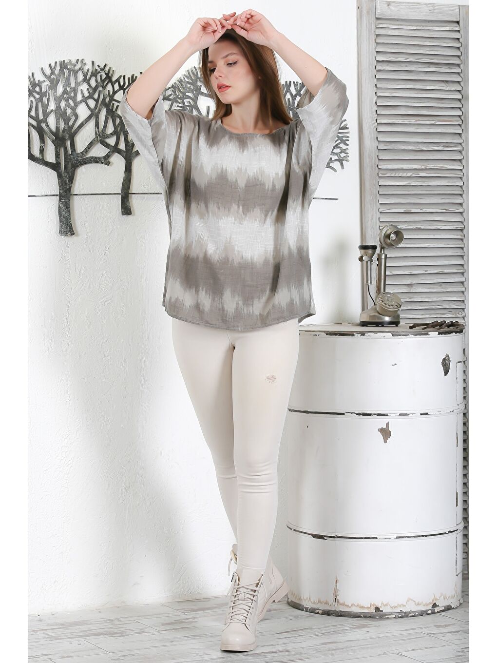 Bej İtalyan Vizon Havuz Yaka 3/4 Kol Batik Casual Dokuma Bluz 65 63-4