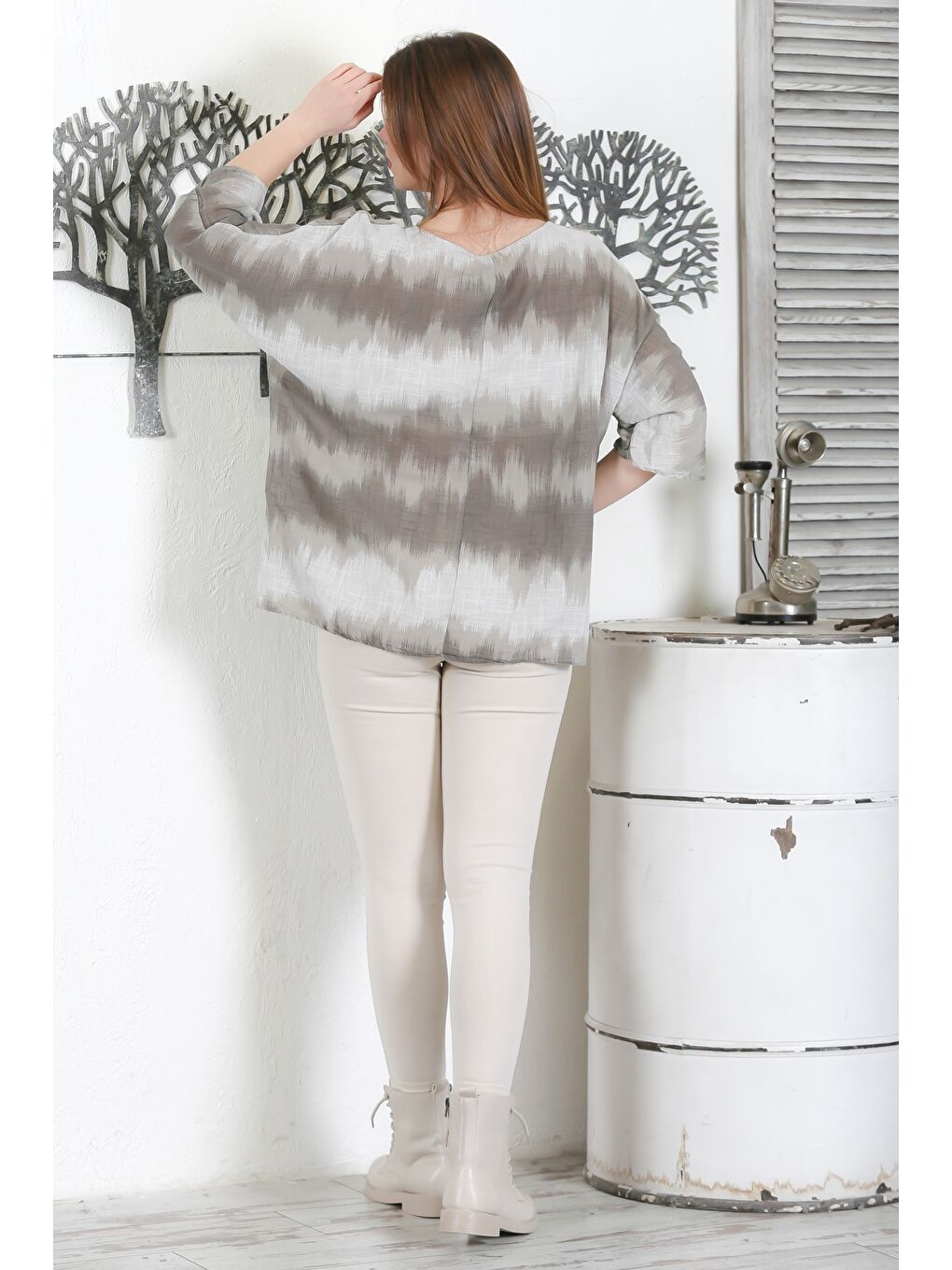 Bej İtalyan Vizon Havuz Yaka 3/4 Kol Batik Casual Dokuma Bluz 65 63-5