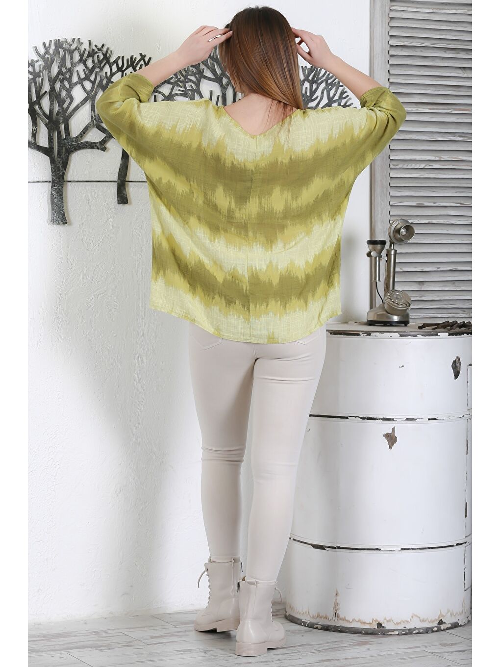 Bej İtalyan Vizon Havuz Yaka 3/4 Kol Batik Casual Dokuma Bluz 65 63-7