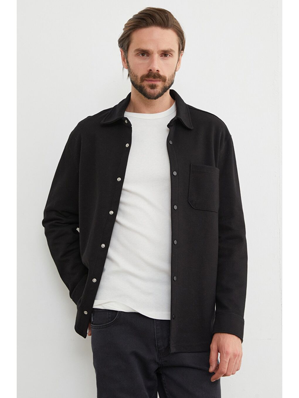 Siyah Çıt Çıtlı Tek Cepli Büyük Beden Gömlek-3