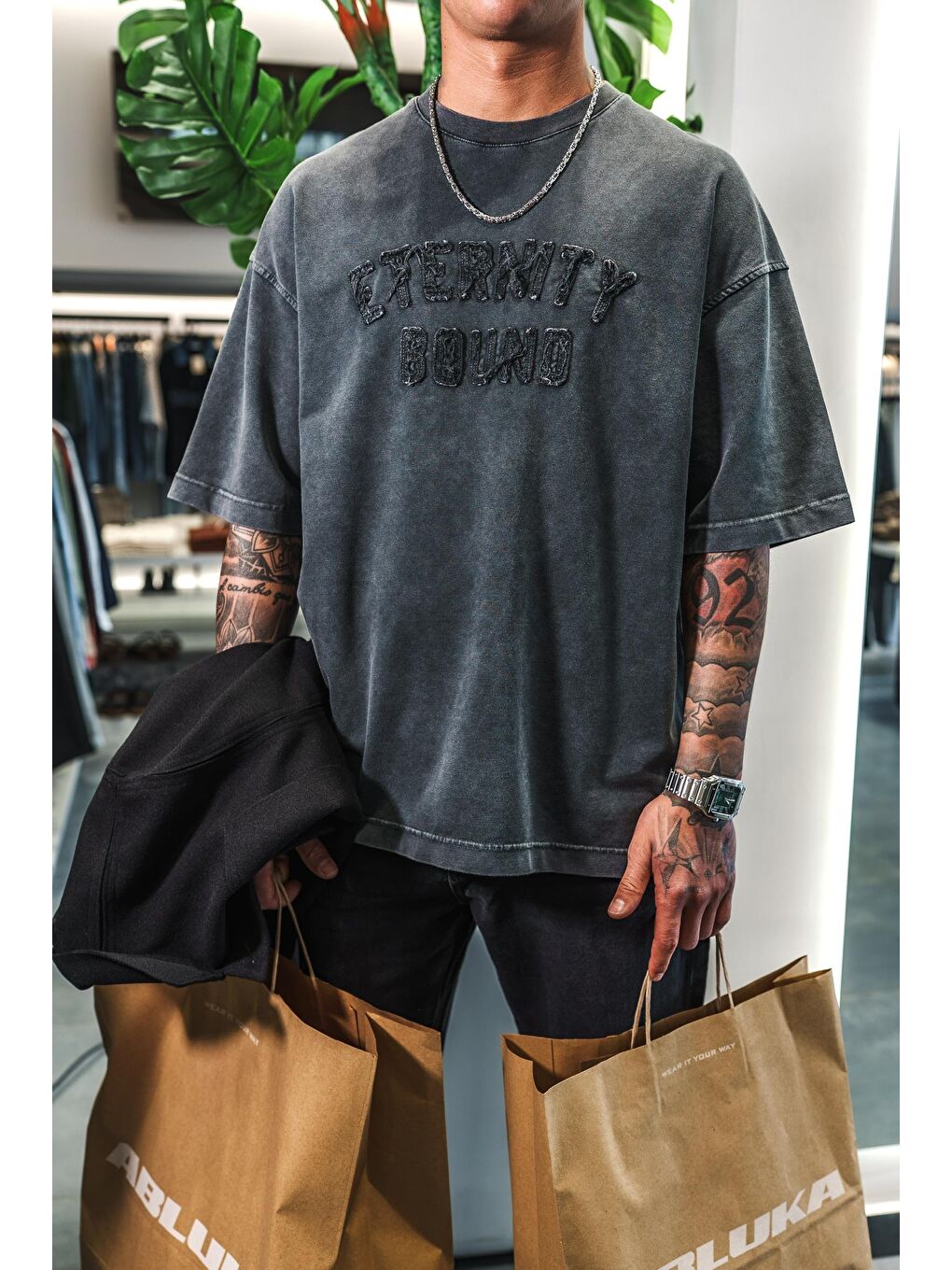 Erkek Önü Slogan İşlemeli Yıkamalı Oversize Tişört Siyah-2