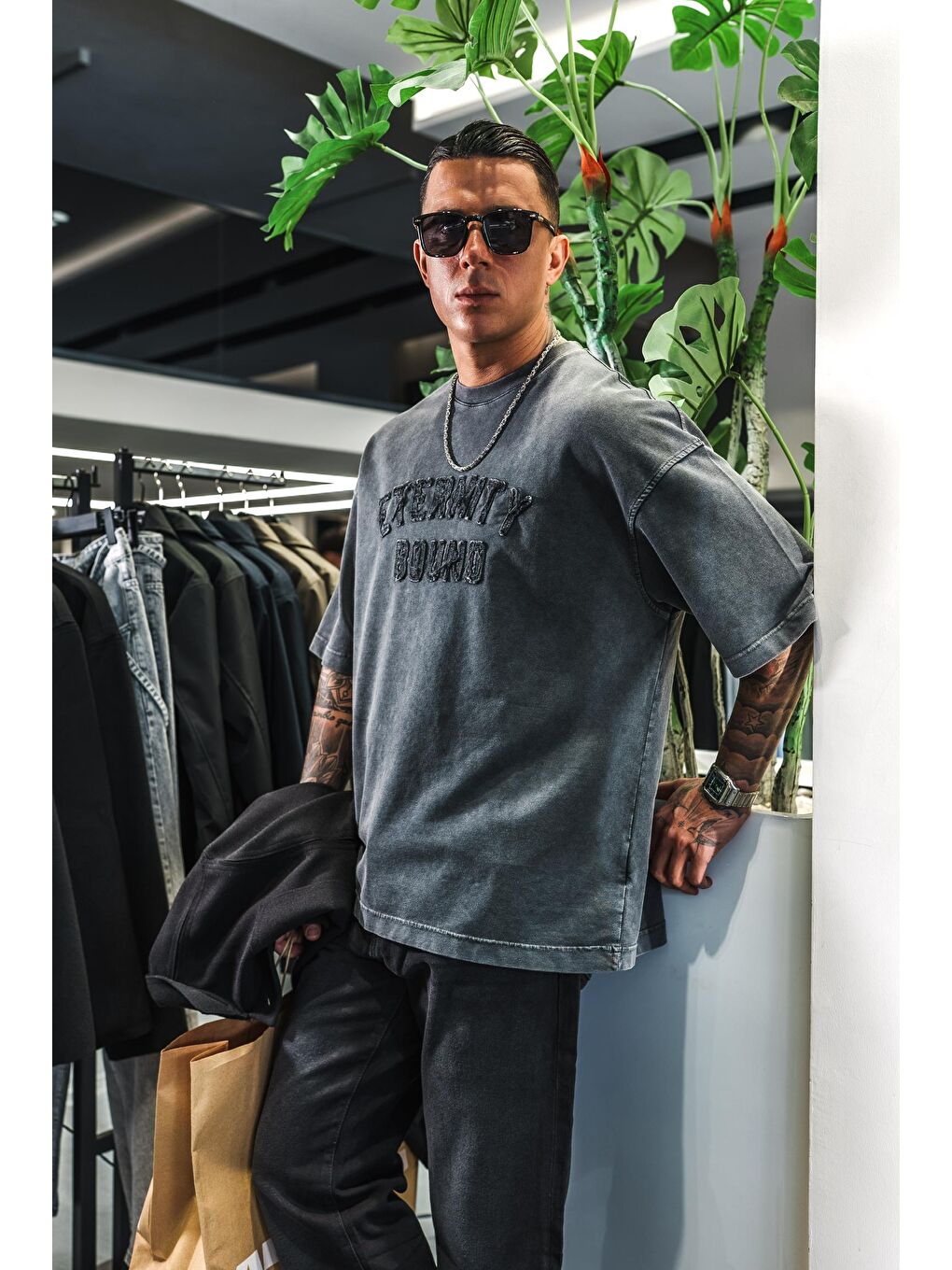 Erkek Önü Slogan İşlemeli Yıkamalı Oversize Tişört Siyah-4