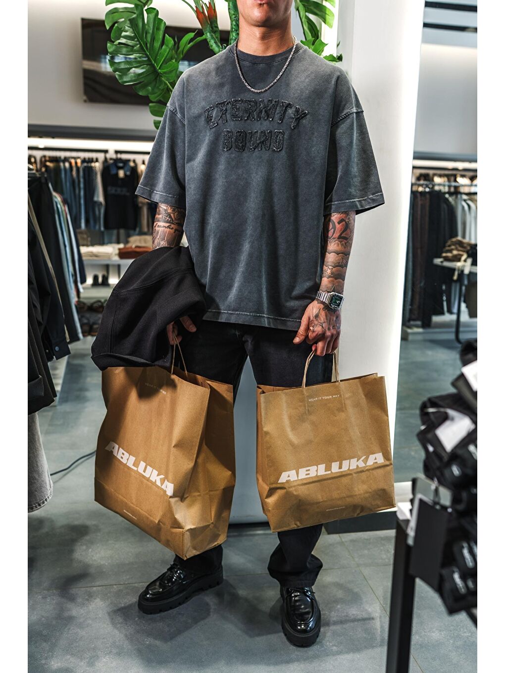 Erkek Önü Slogan İşlemeli Yıkamalı Oversize Tişört Siyah-5