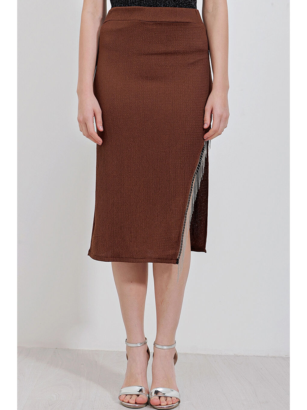 Kadın Kahverengi Yırtmaçlı Püskül Taşlı Beli Lastikli Uzun Etek HZL24S-BD118901-3