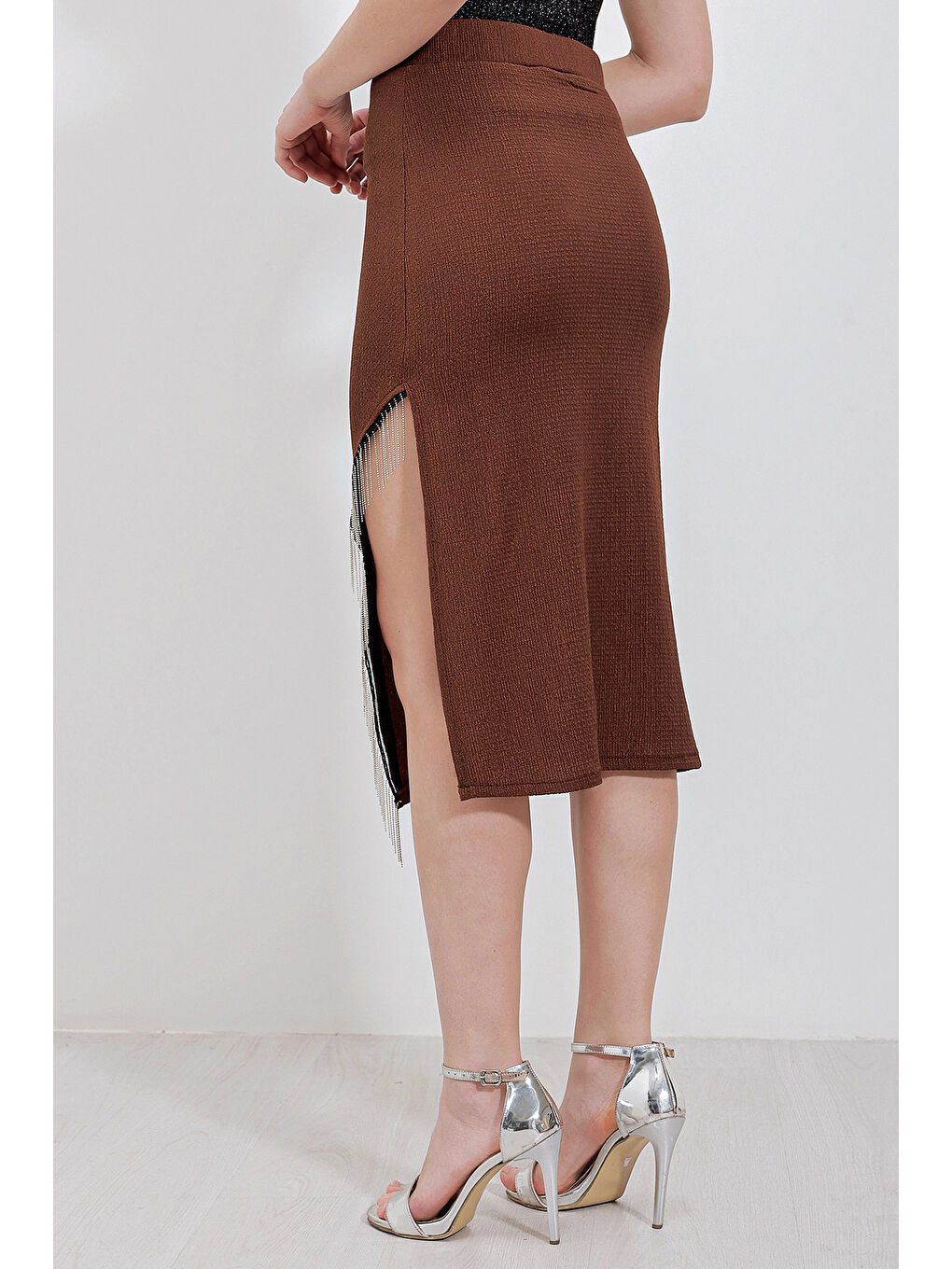 Kadın Kahverengi Yırtmaçlı Püskül Taşlı Beli Lastikli Uzun Etek HZL24S-BD118901-4