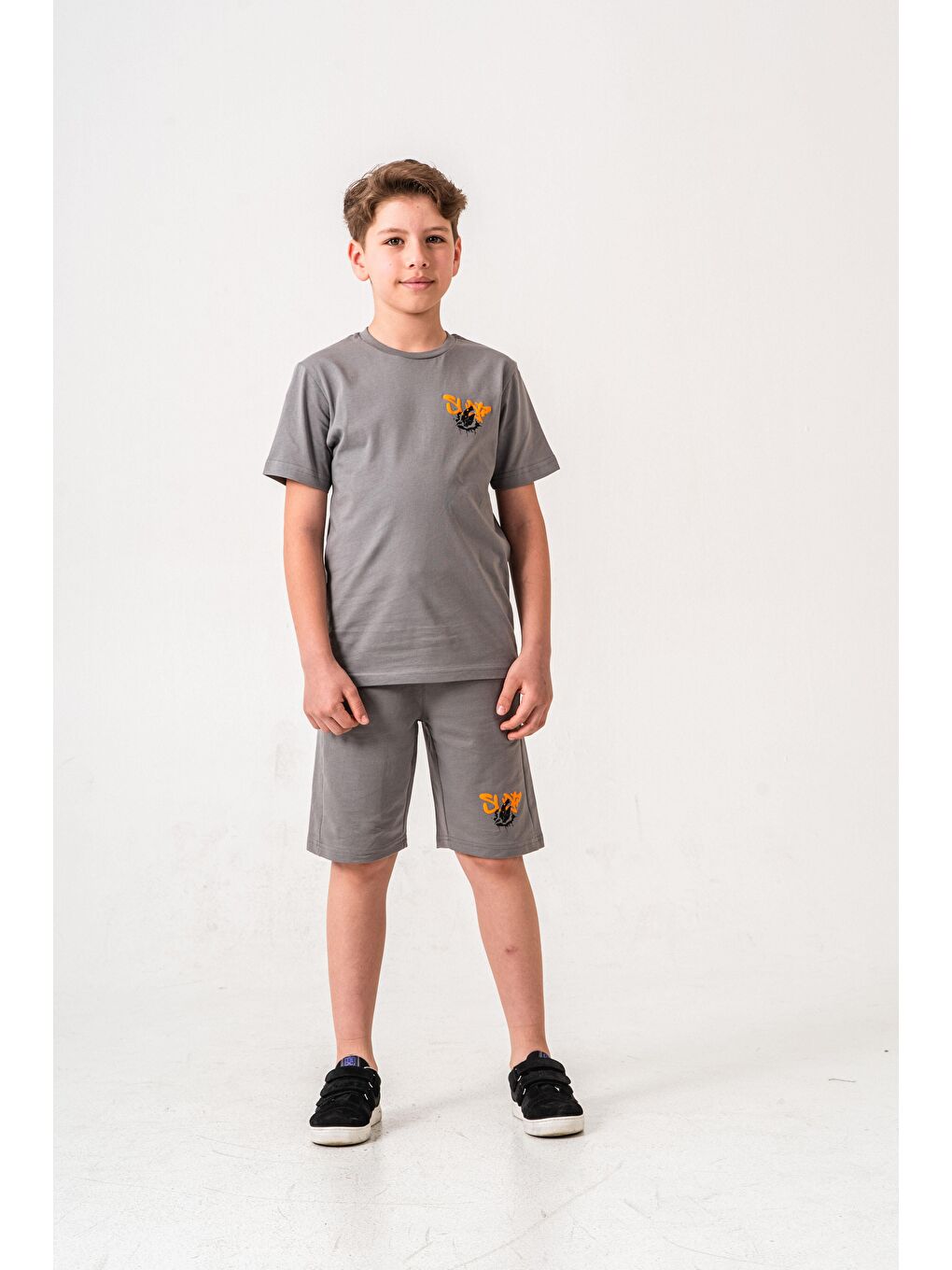 Gri Ust On Ve Arka Baskılı Erkek Çocuk Şort - Tişört Takımı