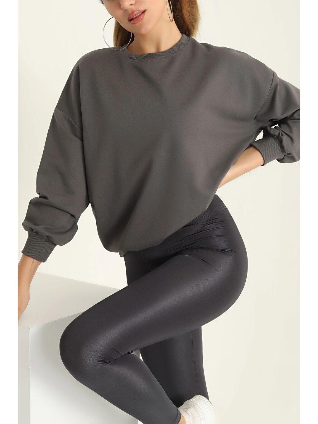 Gri Kadın Bisiklet Yaka Oversize Sweatshirt Füme - 26567