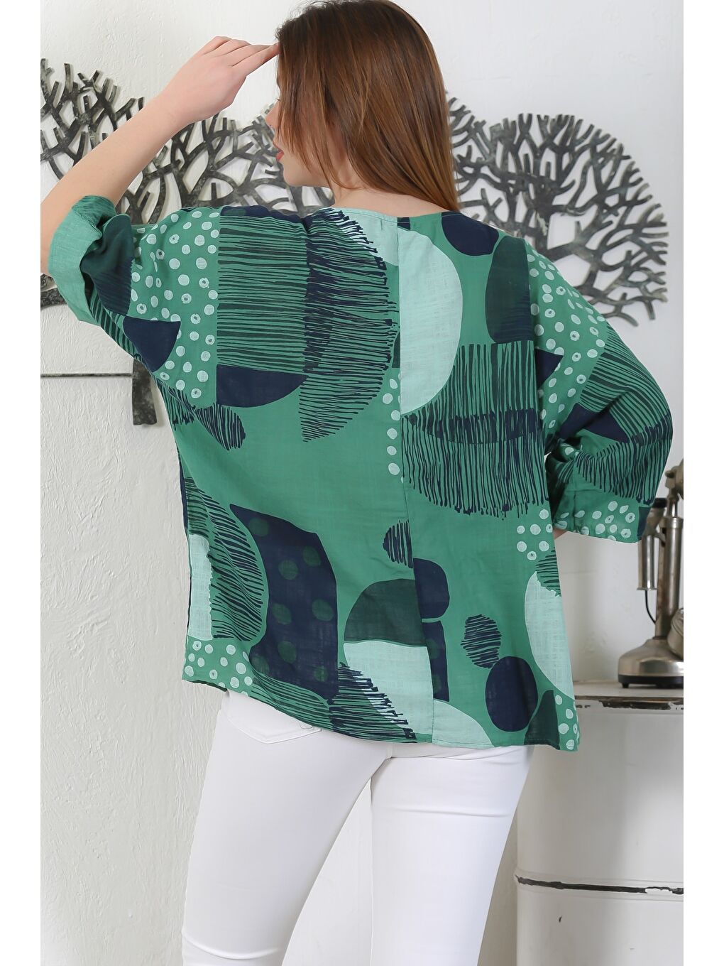 İtalyan Koyu Yeşil Havuz Yaka 3/4 Kol Geometrik Desenli Casual Dokuma Bluz 65 63-5