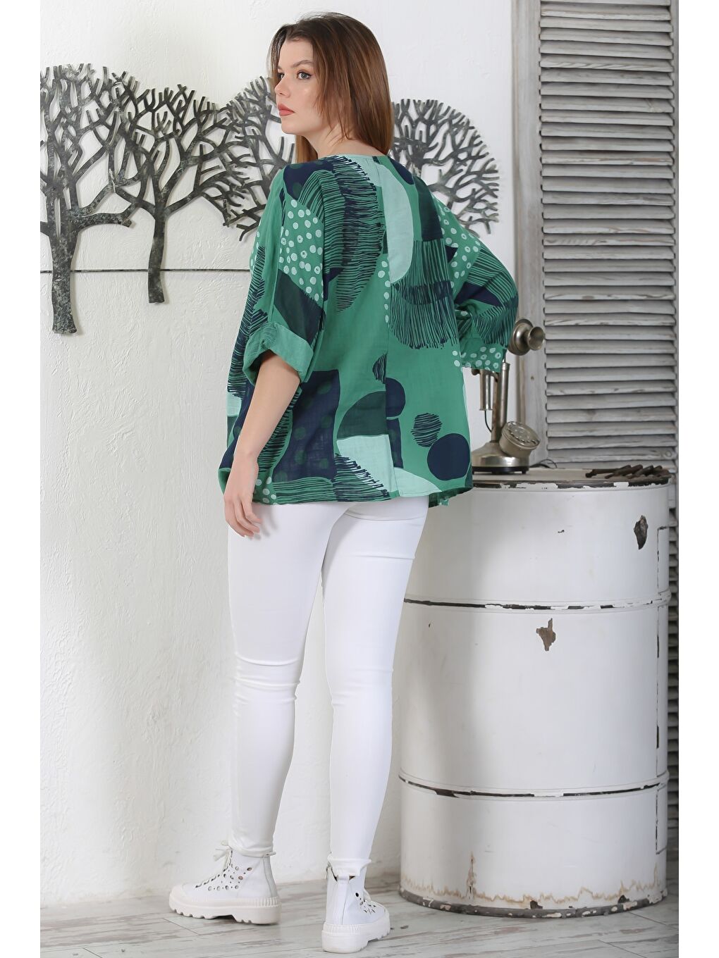 İtalyan Koyu Yeşil Havuz Yaka 3/4 Kol Geometrik Desenli Casual Dokuma Bluz 65 63-7