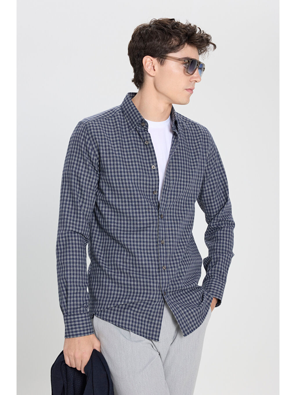 Erkek Lacivert-Gri Pamuklu Flanel Comfort Fit Rahat Kesim Gizli Düğmeli Yaka Kareli Gömlek-2