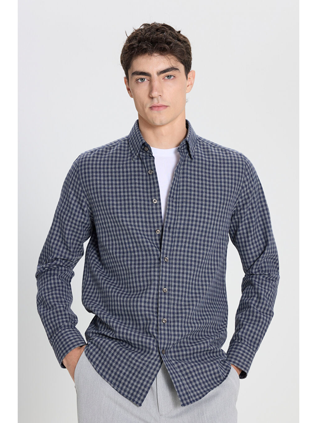 Erkek Lacivert-Gri Pamuklu Flanel Comfort Fit Rahat Kesim Gizli Düğmeli Yaka Kareli Gömlek-3