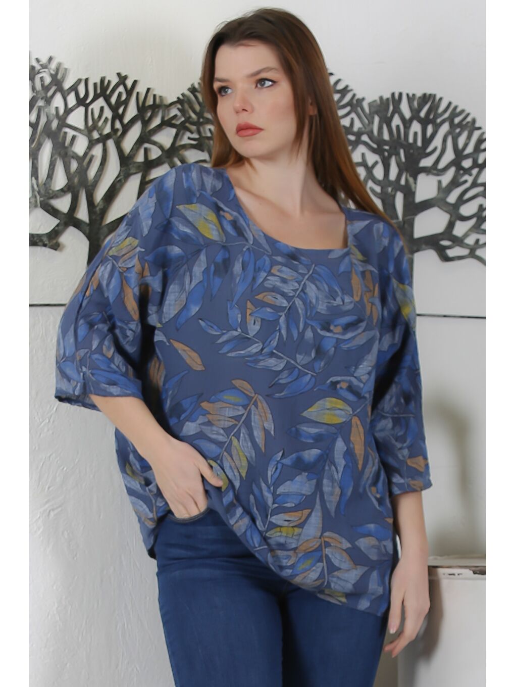 İtalyan Lacivert Havuz Yaka 3/4 Kol Yaprak Desenli Casual Dokuma Bluz 65 63