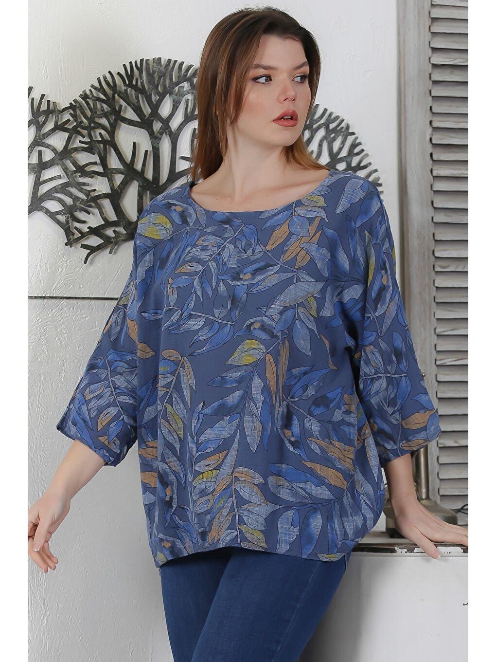 İtalyan Lacivert Havuz Yaka 3/4 Kol Yaprak Desenli Casual Dokuma Bluz 65 63-1