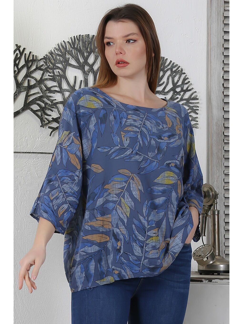 İtalyan Lacivert Havuz Yaka 3/4 Kol Yaprak Desenli Casual Dokuma Bluz 65 63-2