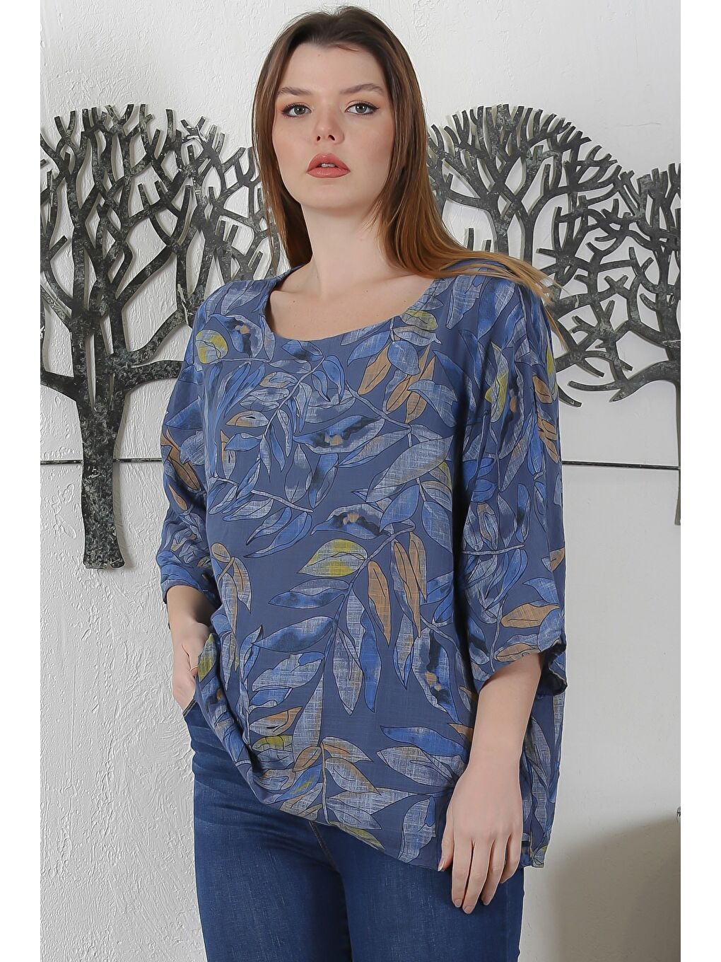 İtalyan Lacivert Havuz Yaka 3/4 Kol Yaprak Desenli Casual Dokuma Bluz 65 63-3