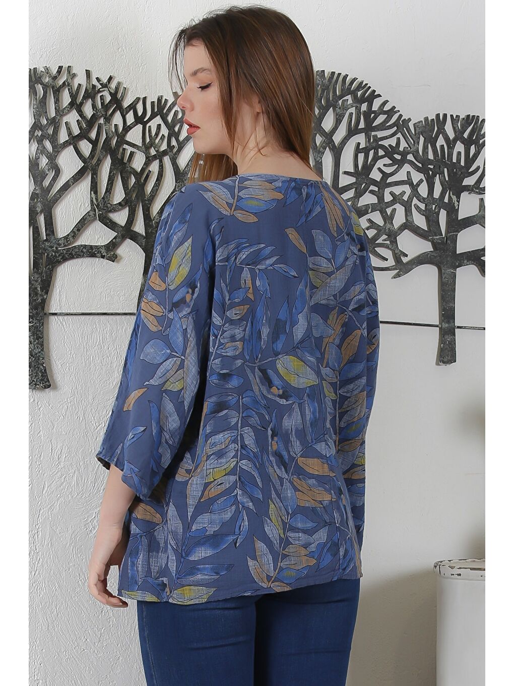 İtalyan Lacivert Havuz Yaka 3/4 Kol Yaprak Desenli Casual Dokuma Bluz 65 63-4