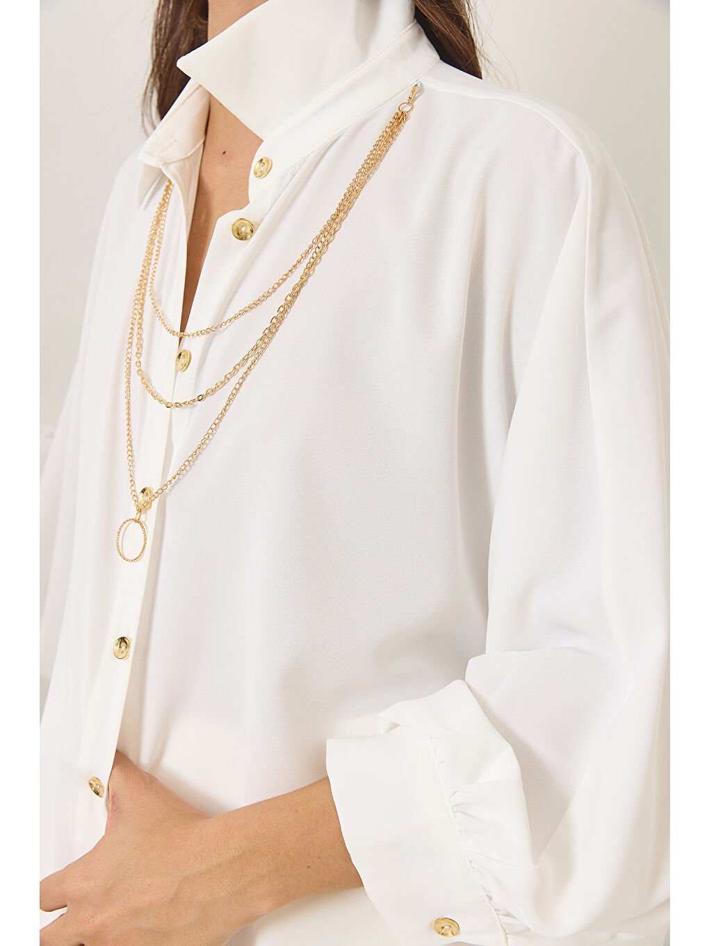 Beyaz Kadın Yarasa Kol Seyyar Kolye Detaylı Jesica Gömlek-4