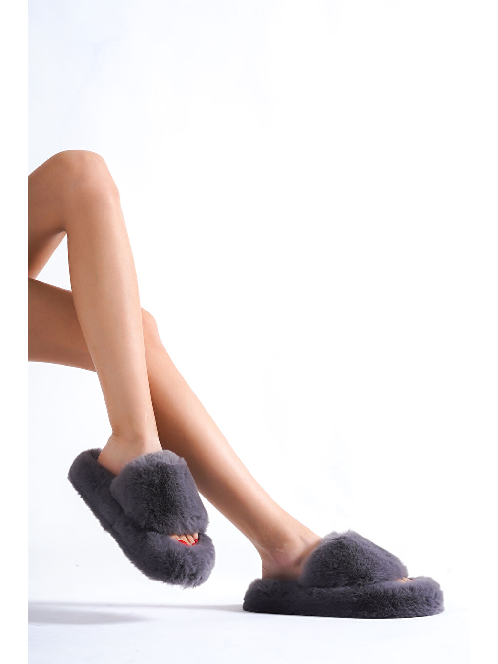 Gri Pelüş Tüylü Kadın Ev Terliği-1