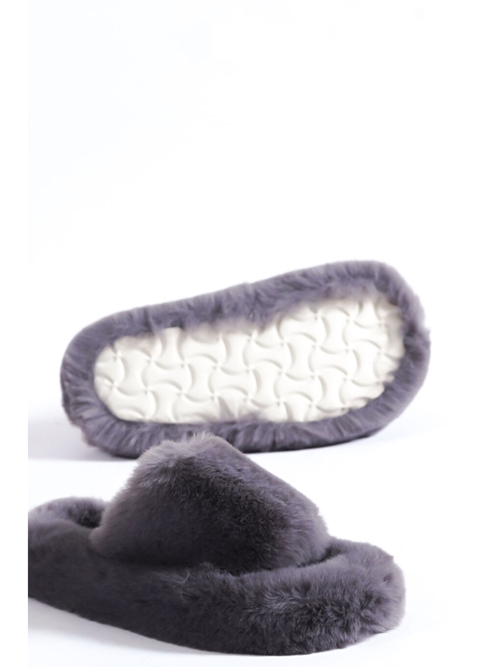 Gri Pelüş Tüylü Kadın Ev Terliği-2