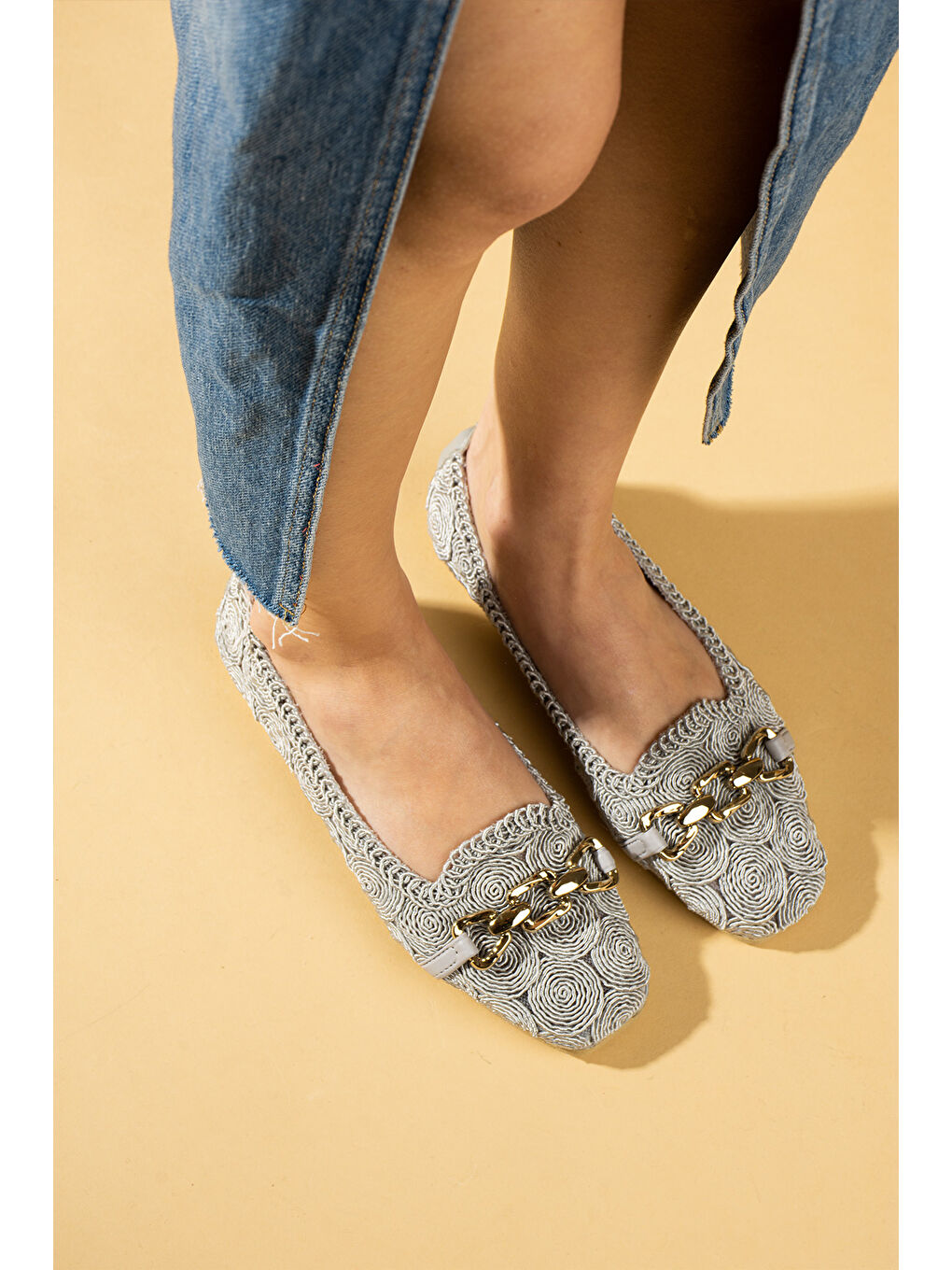 Gri Nakış İşlemeli Zincirli Kadın Babet 81-141-25